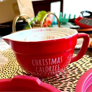 MEASURING CUPS